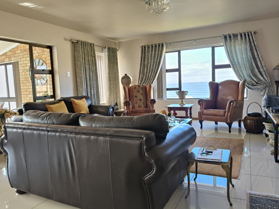 4 Bedroom Property for Sale in Wavecrest Eastern Cape